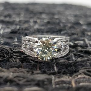 2Ct Moissanite Solitaire ring